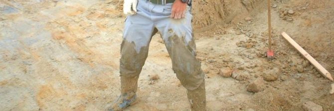 足元注意！落下して「笑い」をとるのは、現場監督の役割ではない