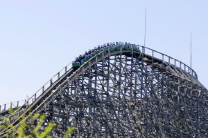 人気アトラクション建設工事で「工期と人工を半減！」鳶職Ａさんのお手柄とは？