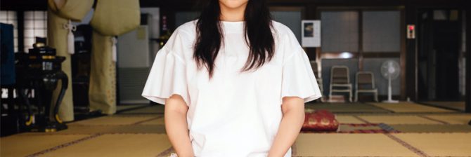 股間を握ってくる女、時限爆弾、手配師…「怪しい夜の寺院」で現場管理