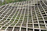 現場管理者は浦島太郎。14年ぶりの法面工事で、ロープ高所作業も足場解体もできず…