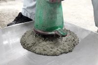 普通の生コンよりも面倒?「高流動コンクリート」の時代がやって来る