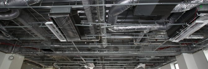 空調の施工管理者は「電気と内装」も管理すべき？