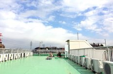 【塩ビ防水】季節で異なる施工の注意点、接着工法と機械的固定工法