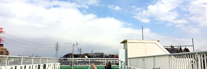 【塩ビ防水】季節で異なる施工の注意点、接着工法と機械的固定工法