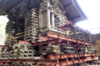 絶滅寸前の危険な技術、歪んだ家を直す「家起こし」とは?