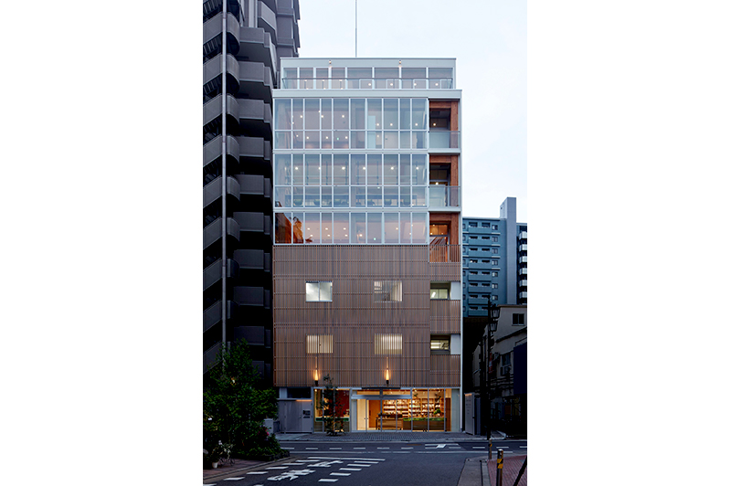 東京都国分寺市　7階建て耐火木質ビル（写真提供：住友林業）