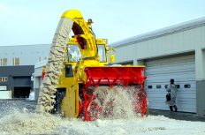 除雪なんて誰がやる？国交省は「発注・積算」を見直し、NEXCO東日本は「衛生」活用へ