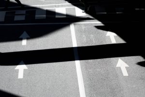 不正行為で深まる現場監督とアスファルト合材屋の絆