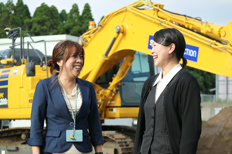 コマツカスタマーサポート株式会社 中村恵美(エミー)と森山美保(モリー)