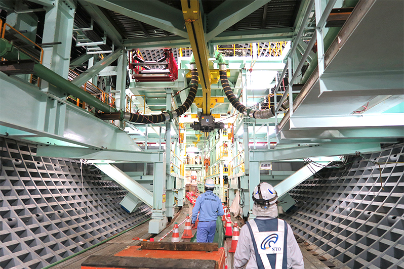 横浜湘南道路のトンネル構内