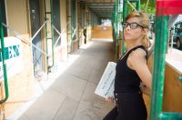 【おもしろ動画】やったことある?「超」古典的な建設資材の運搬方法