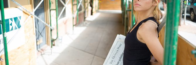 【おもしろ動画】やったことある？「超」古典的な建設資材の運搬方法