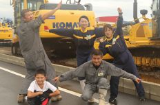 コマツとデミマツがコラボ!「土木は優しさをカタチにする仕事です」