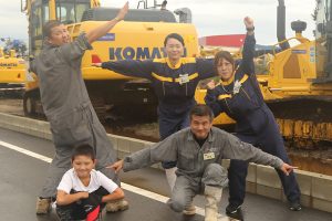 コマツとデミマツがコラボ！「土木は優しさをカタチにする仕事です」