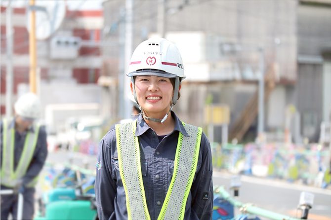 岡林亜実さん。ミタニ建設工業株式会社 舗装部