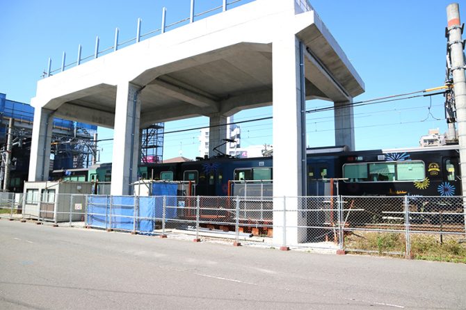 在来線直上部での施工現場（春日原駅〜白木原駅間）