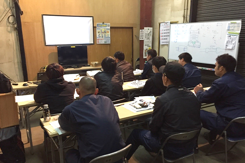 座学により知識の底上げもはかる