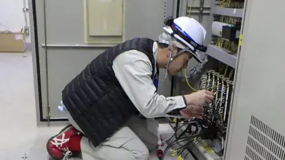 5g元年 を支える 黄金の人差し指 とは 大正時代から続く通信インフラ会社の 菊池涼介 施工の神様