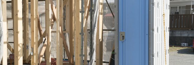 【深刻】トイレの中が丸見え！用を足せない「けんせつ小町」問題