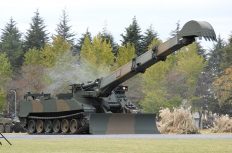 戦闘を前提とした“激レア建機” 知られざる自衛隊の土木専門職「施設科」の特殊訓練