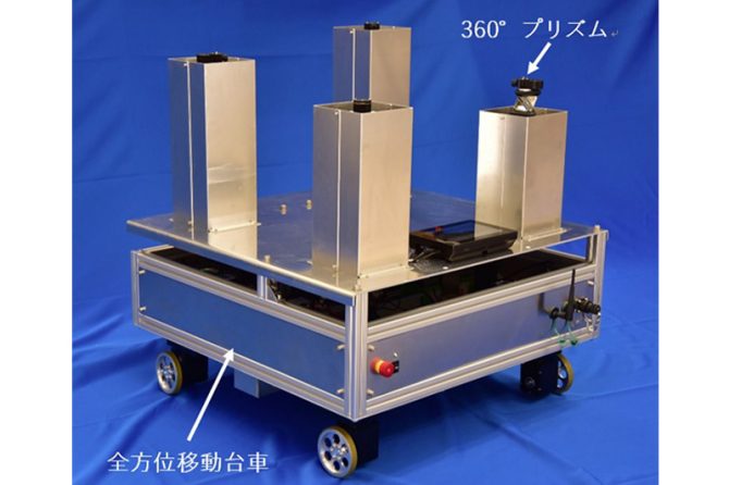 自律走行ロボット（外形寸法　幅770×奥行770×高さ800ｍｍ（プリズム格納時）、重量60kg、走行速度0.5ｍ_秒） / 安藤ハザマ（http://www.ad-hzm.co.jp/info/2019/pre/20190619.html）