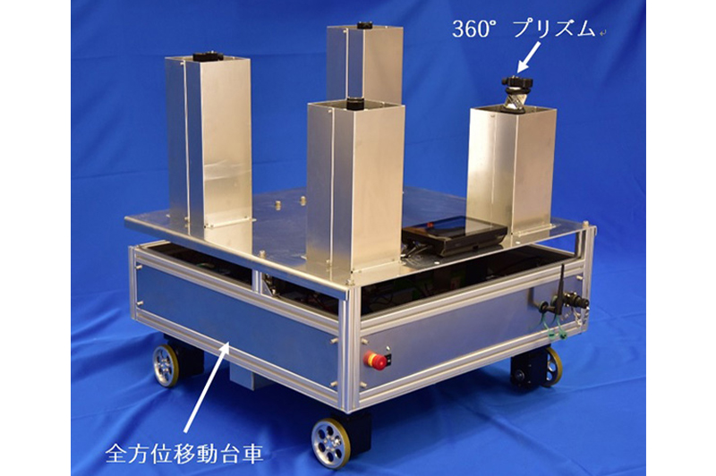 自律走行ロボット（外形寸法　幅770×奥行770×高さ800ｍｍ（プリズム格納時）、重量60kg、走行速度0.5ｍ_秒） / 安藤ハザマ（http://www.ad-hzm.co.jp/info/2019/pre/20190619.html）