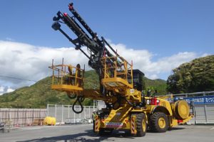 鹿島がロックボルト工を完全機械化！穿孔・モルタル注入も1台で全て完結