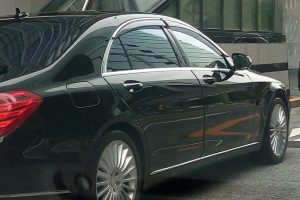 仮置き場に無断で停められた黒いレクサス。警察に通報したら予想外の結末に・・・