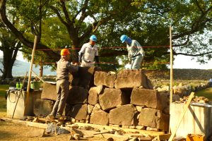 20年掛けて10万個の石を積み直す。 熊本城の完全修復に懸ける地元石工の熱き想い