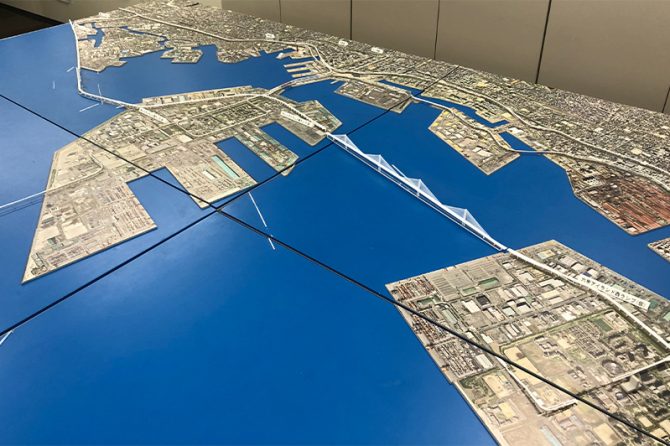 世界最大級となる5径間連続斜張橋（最大支間長約650m）の模型（画像提供：阪神高速道路株式会社）