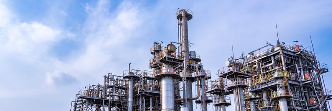 「メンテ工事はゲリラ戦、建設工事は大軍の戦闘」 石油化学プラントにおける文化の違いと注意すべきポイント