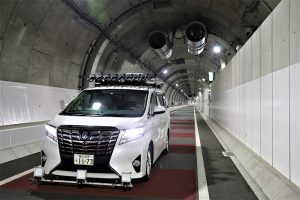 1度の車両走行で、照明や電波など9種類の測定ができる「ウェーブドクター」ってなに？