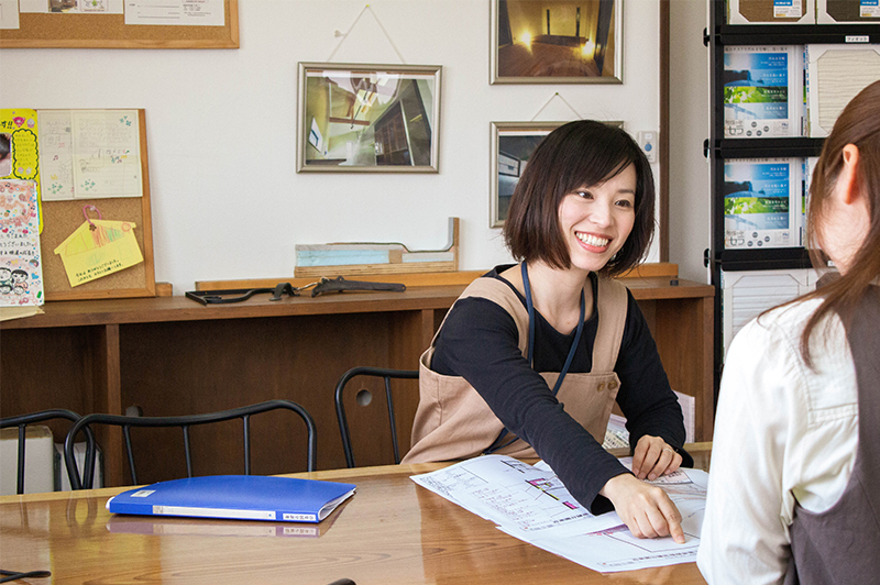 設計士の後藤恵理さん。入社後に結婚、出産を経験し、2児のママ（5歳・3歳）