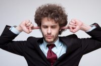 65歳以上と外国人は、全員”安全弱者”のヘルメットバンドをつけろ!? 納得できない話