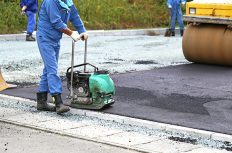 最高気温36℃の”猛暑日”。舗装工事は中止すべきか?【熱中症対策】