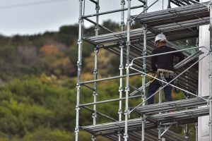 落ちたら即死。地上40mの足場解体で現場監督は何ができるか？