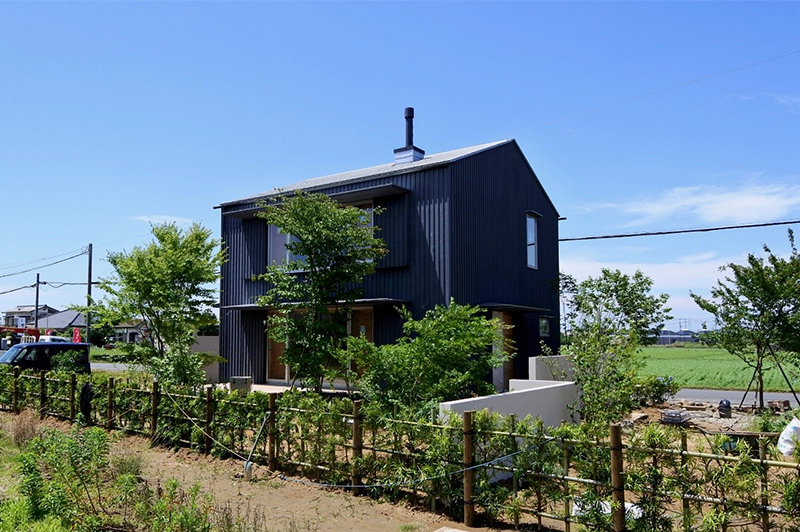 移築された大型パネルを採用した住宅