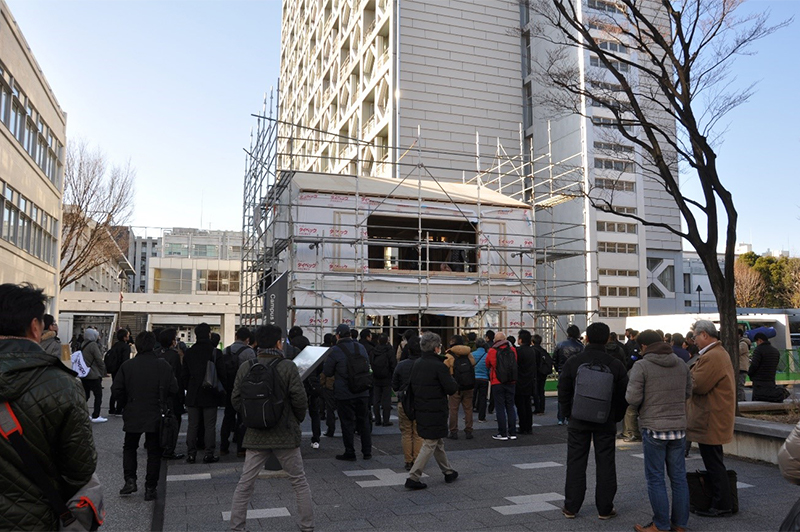 早稲田大学西早稲田キャンパス校内で木造大型パネル住宅公開施工実験を行った