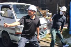 職人の動きも覚えられる？塗装にノコギリ…独特な体操で腰痛対策