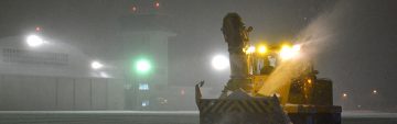 海上自衛隊の冬季限定「除雪隊」は、時間や天候との闘い