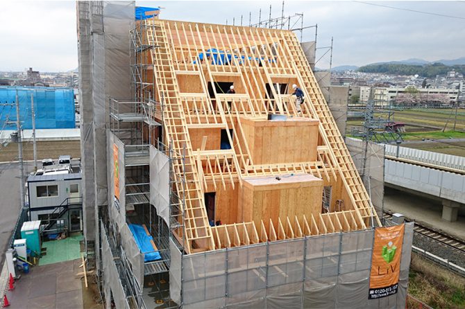 建築中のリヴ本社ビル（木造5階建て）