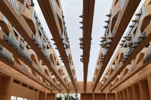 都市部の”構造資材搬入問題”を解決。旗竿地でも大空間がつくれる『スペーストラス』とは？【三菱地所ホーム】