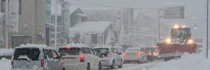 積雪による車の立ち往生は、同じ過ちを繰り返しているだけ