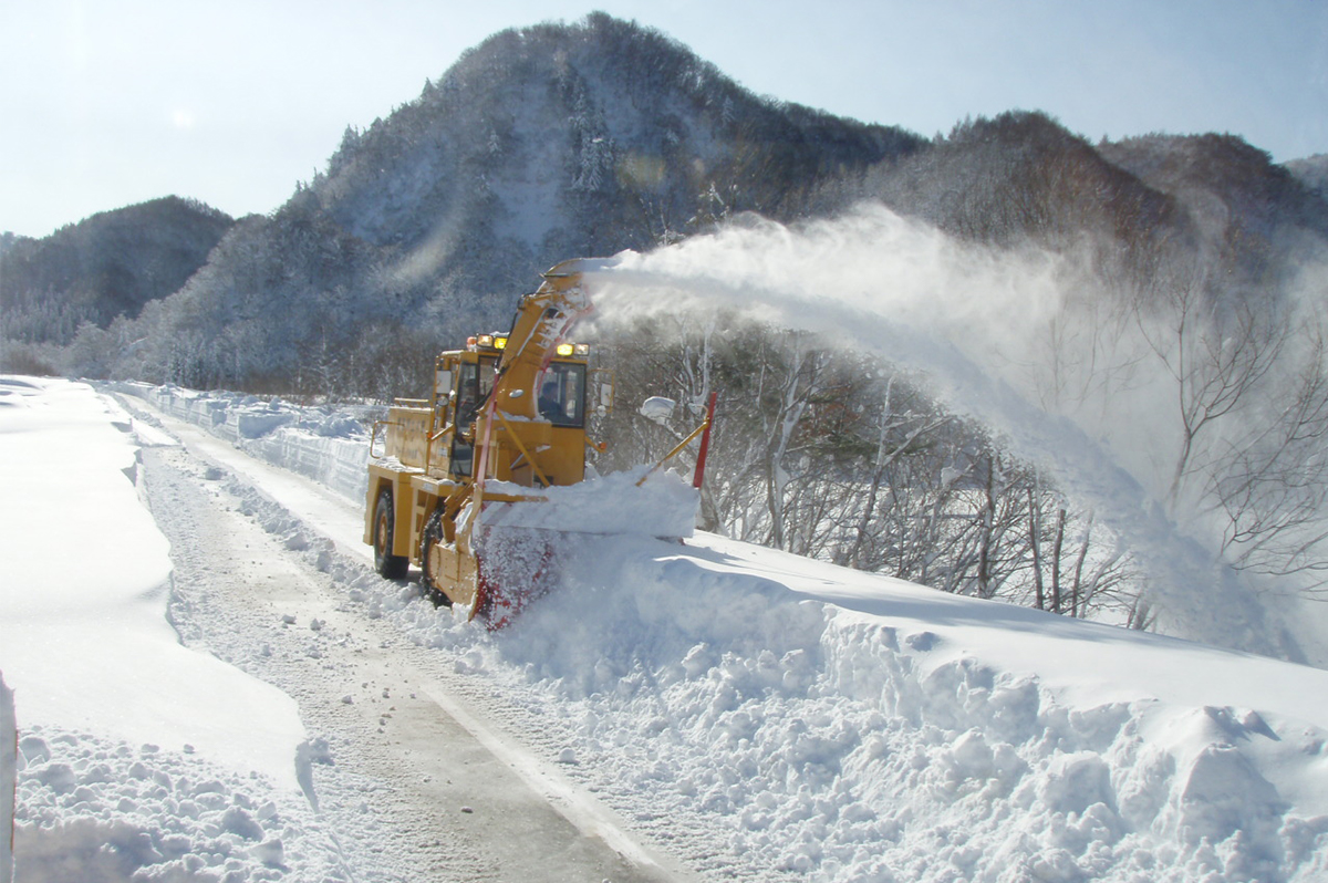 除雪で活躍する地域建設業 / 提供：福島県建設業協会