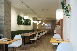 まだまだ発展途上の「ディスプレイ業界」。施工現場の現状や建築業界との違い