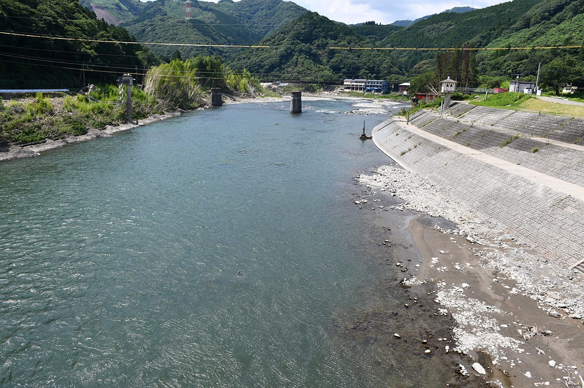 橋脚だけが残されたJR肥薩線第二球磨川橋梁