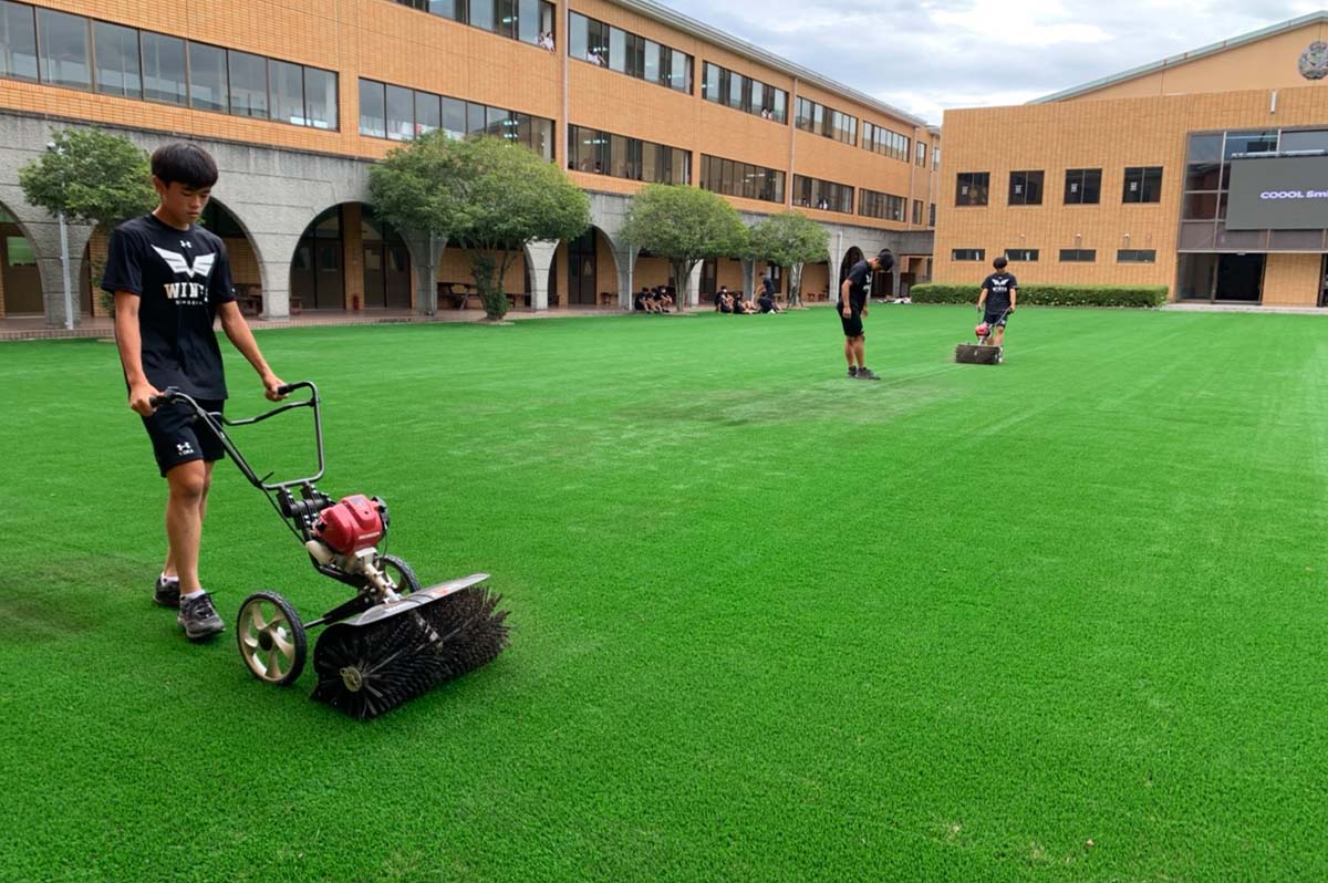 「創成館高等学校」サッカー部による「COOOL TURF」の調整のようす