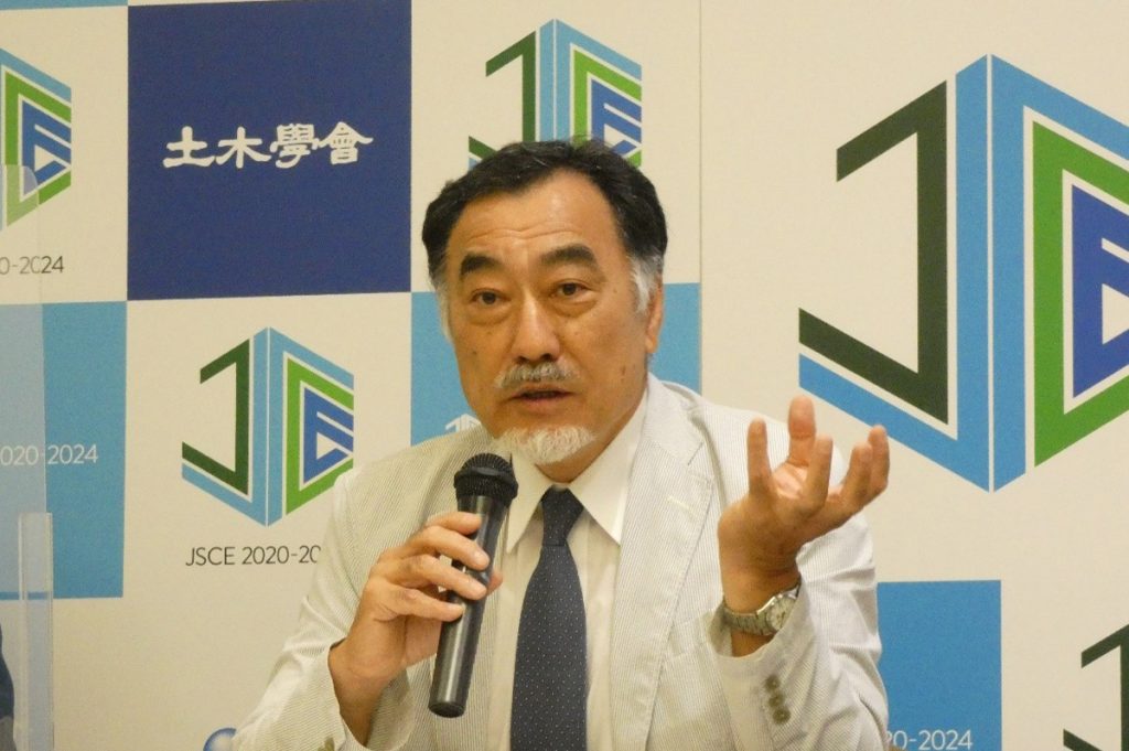 インフラメンテナンスの表彰制度の創設を説明する家田仁会長（当時）（インフラメンテナンス総合委員会委員長）
