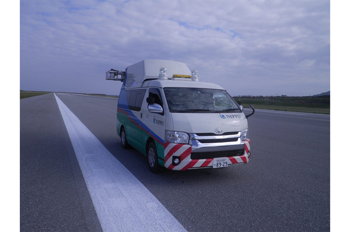 路面性状測定車(RS)
