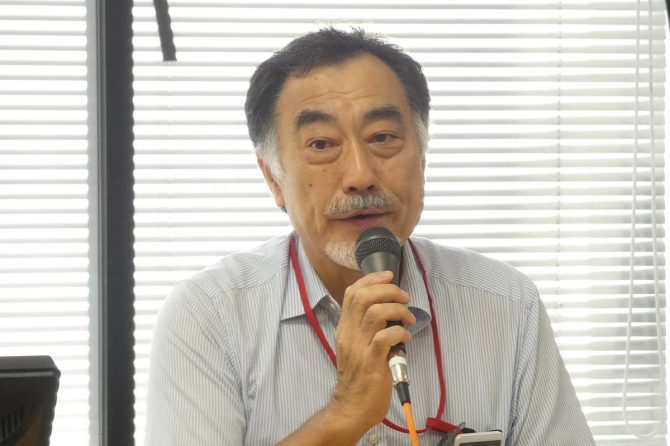 記者会見する土木学会インフラ体力診断小委員会の家田仁委員長